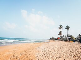 CASAMIA Oceanfront Condo Nilaveli