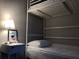 YH GuestHouse - Hostel