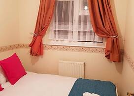 Huku Kwetu - Ravenhill House