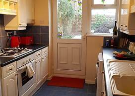 Huku Kwetu - Ravenhill House