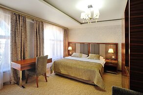 Royal Hotel Riz