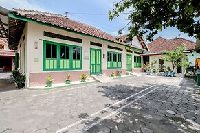 Bahagia Sederhana Home Stay - Hostel