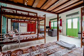 Bahagia Sederhana Home Stay - Hostel