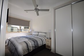 Dylene Caravan Park - 2 Br Family Cabin With Air