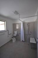 Dylene Caravan Park - 2 Br Family Cabin With Air