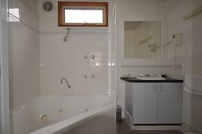 Dylene Caravan Park - 2 Br Family Cabin With Air