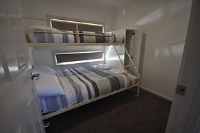 Dylene Caravan Park - 2 Br Family Cabin With Air