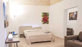 Ailanthus Holiday Suites