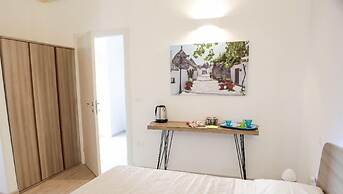 Ailanthus Holiday Suites