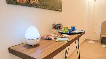 Ailanthus Holiday Suites