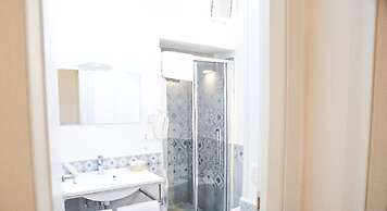 Ailanthus Holiday Suites