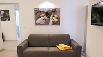 Ailanthus Holiday Suites