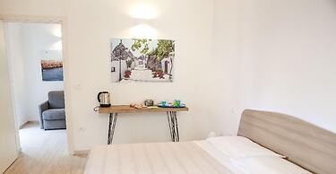 Ailanthus Holiday Suites