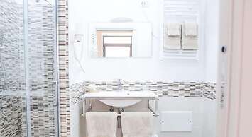 Ailanthus Holiday Suites