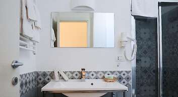 Ailanthus Holiday Suites