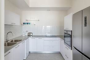 Fantastic View Top location Parking