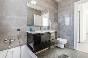 Fantastic View Top location Parking