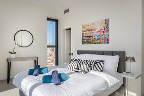 Fantastic View Top location Parking