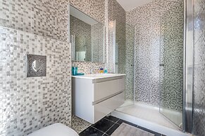 Fantastic View Top location Parking