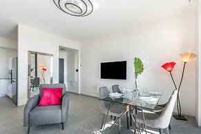 Fantastic View Top location Parking