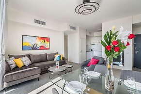 Fantastic View Top location Parking