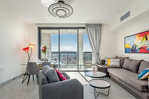 Fantastic View Top location Parking