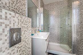 Fantastic View Top location Parking