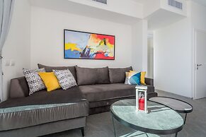 Fantastic View Top location Parking