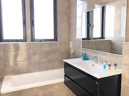 Fantastic View Top location Parking