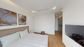Luxury Apartment in Vinhomes Metropolis