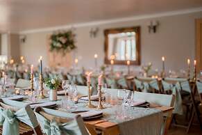 Tottington Manor