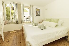 Guest  H4U Bonjardim Garden