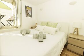Guest  H4U Bonjardim Garden