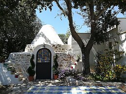 Trullo Alessandro e Villa Raffaela