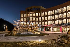 Ramada Hotel & Suites by Wyndham Gangwon Pyeongchang