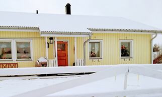 Arctic Light Holiday House