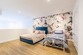 GLOBALSTAY. Dundurn LOFTS. Free parking