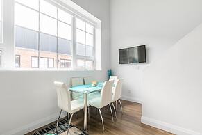 GLOBALSTAY. Dundurn LOFTS. Free parking