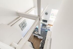 GLOBALSTAY. Dundurn LOFTS. Free parking