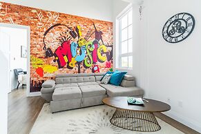 GLOBALSTAY. Dundurn LOFTS. Free parking