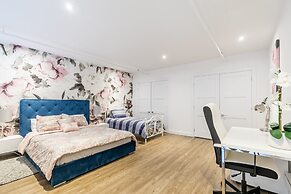 GLOBALSTAY. Dundurn LOFTS. Free parking