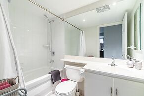 Simply Comfort, Stylish Downtown Apartment