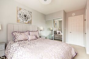Simply Comfort, Stylish Downtown Apartment