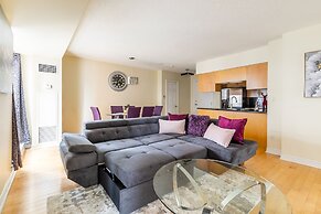 Simply Comfort, Stylish Downtown Apartment