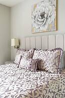 Simply Comfort, Stylish Downtown Apartment