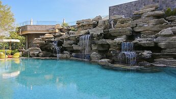 Holiday Inn Resort Qionghai Guantang by IHG