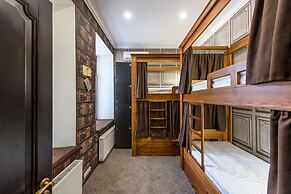 TsaTsa Hotel - Hostel