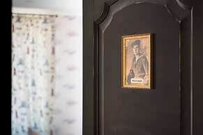 TsaTsa Hotel - Hostel