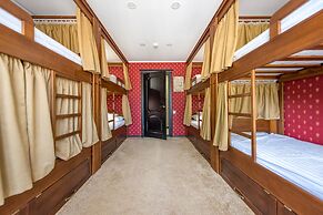 TsaTsa Hotel - Hostel