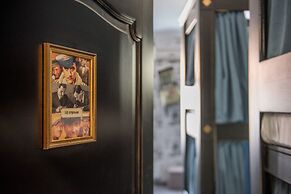 TsaTsa Hotel - Hostel